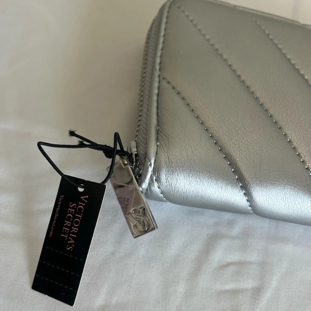 Victoria's Secret Silver Quilted  Large Wallet with Zip Closure - Picture 6 of 6